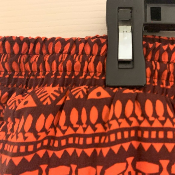 Old Navy patterned shorts - Picture 3 of 5